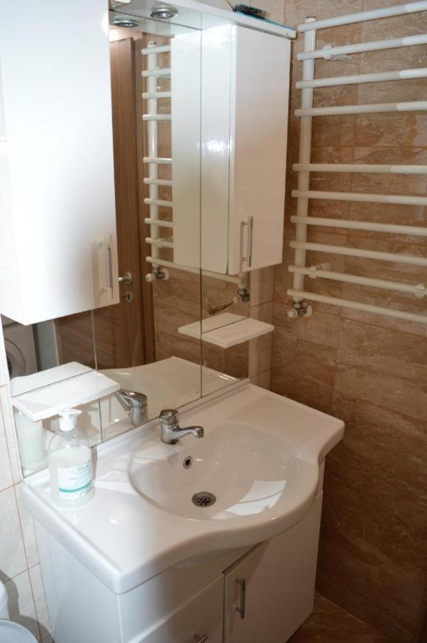 Prishtina Apartments พริสตีนา ภายนอก รูปภาพ